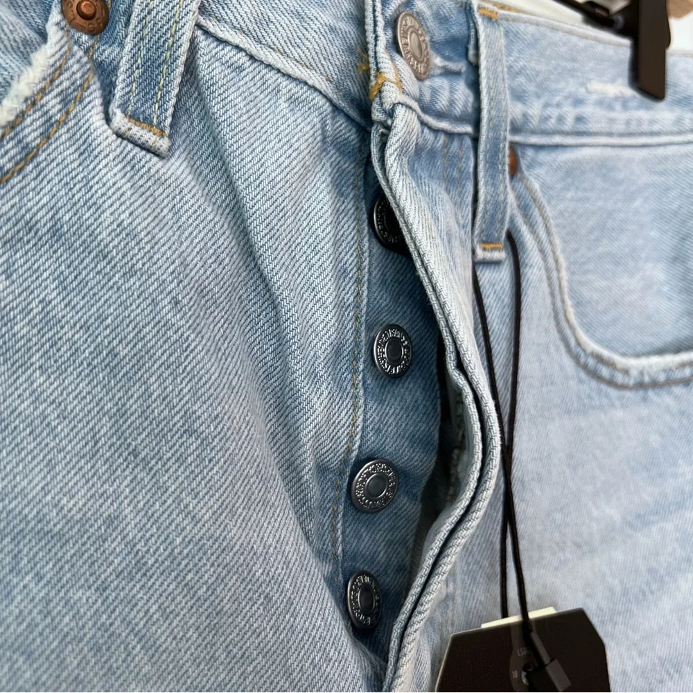 NWT Levi’s High Rise 501 Denim Shorts Size 28 - Picture 4 of 8